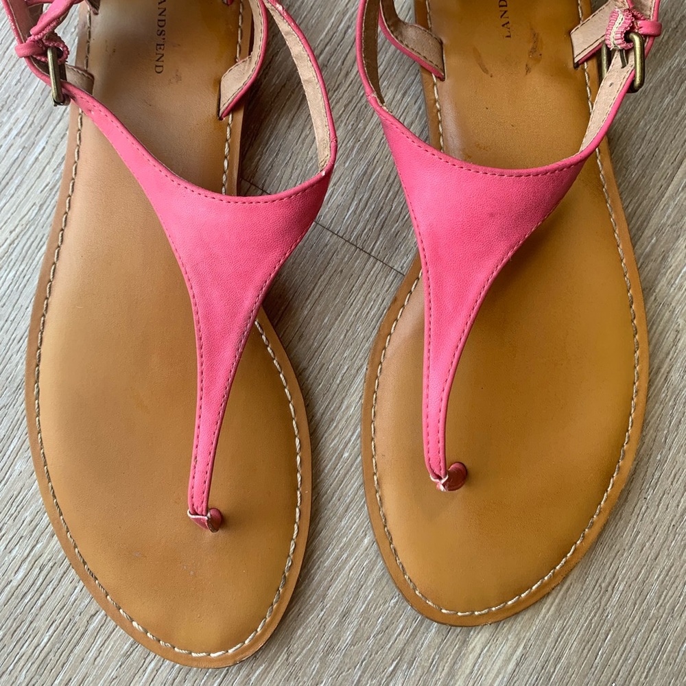 LANDS’END sandals.